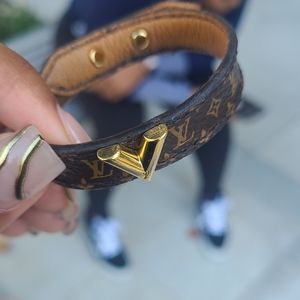 Louis Vuitton Essential V Bracelet